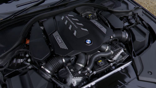 BMW 5 SERIES TOURING 520i MHT SE 5dr Step Auto view 5